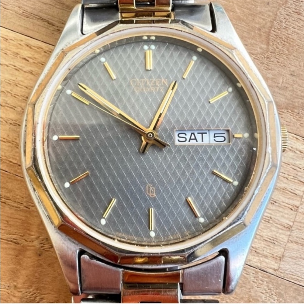 Citizen quartz mens two toned dress watch NEW BATTERY